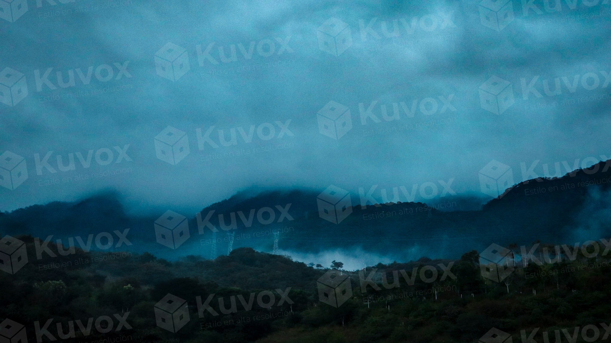 Montañas con neblina